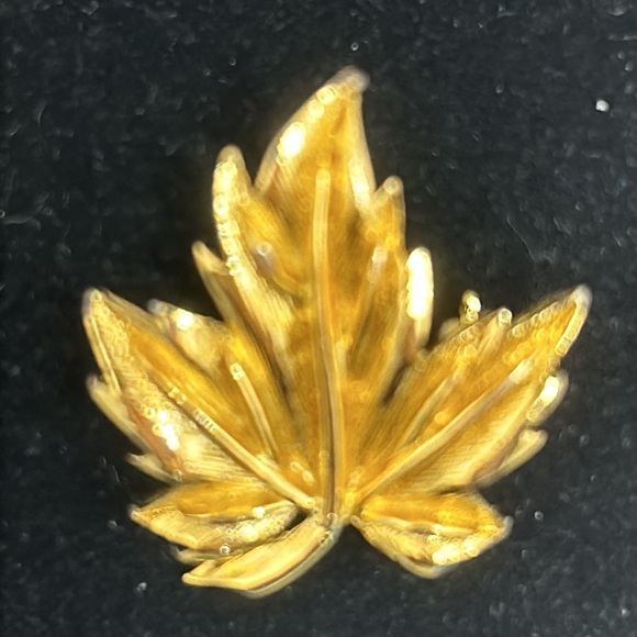 D’Orlan Maple Leaf 🍁 Brooch🇨🇦🇨🇦🇨🇦 - Picture 3 of 7
